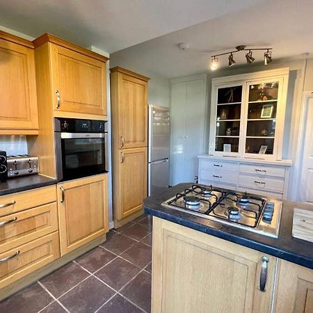 Large House Near Victoria Park For Groups, 10 Mins Bus To City Centre Cardiff Exterior photo