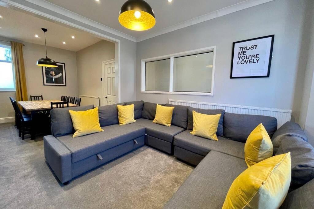 Large House Near Victoria Park For Groups, 10 Mins Bus To City Centre Cardiff Exterior photo
