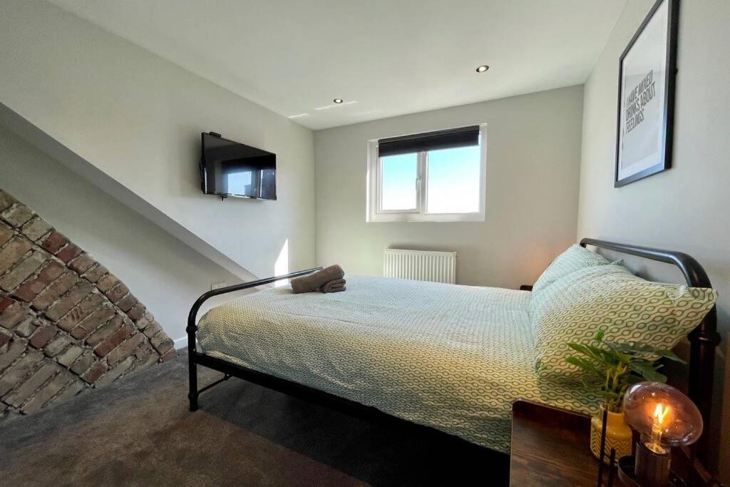 Large House Near Victoria Park For Groups, 10 Mins Bus To City Centre Cardiff Exterior photo