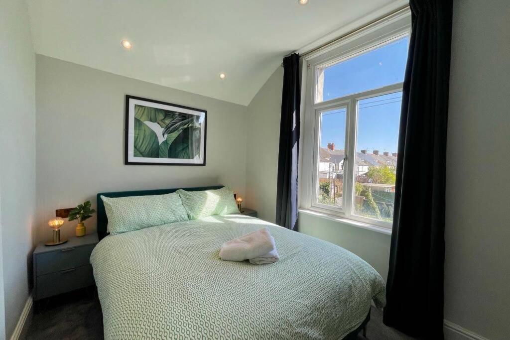 Large House Near Victoria Park For Groups, 10 Mins Bus To City Centre Cardiff Exterior photo