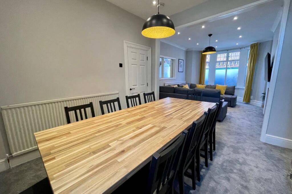 Large House Near Victoria Park For Groups, 10 Mins Bus To City Centre Cardiff Exterior photo