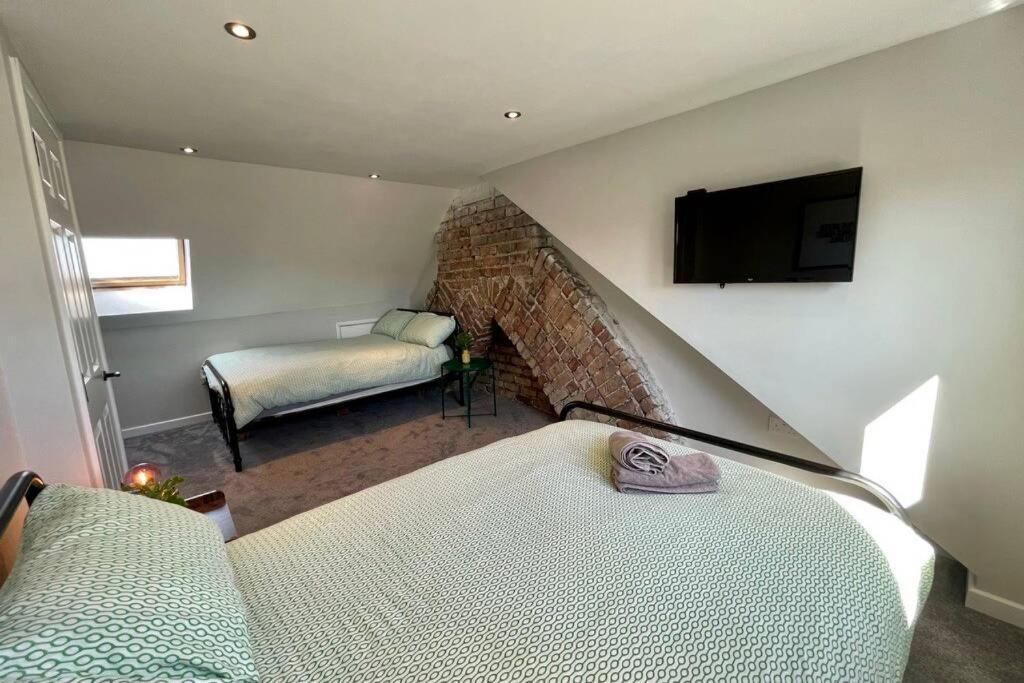 Large House Near Victoria Park For Groups, 10 Mins Bus To City Centre Cardiff Exterior photo